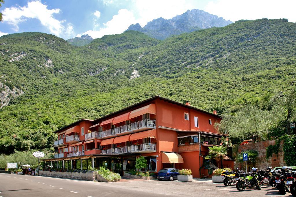 Hotel Baitone - Nature Village Malcesine Exterior foto